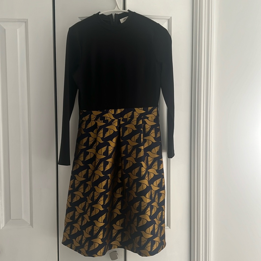 Long sleeve dress medium size, above knee